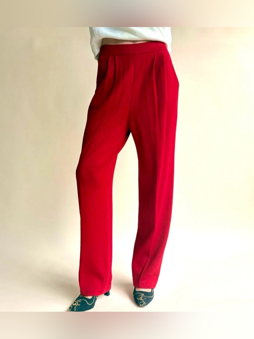 St. John red knit pants w form flattering pleats approx size M